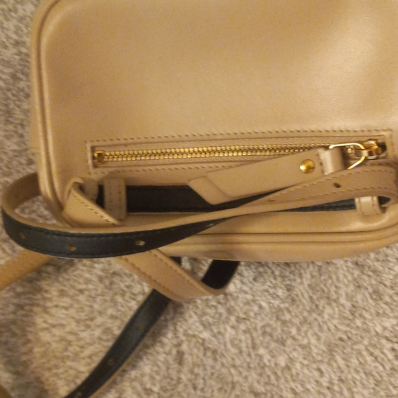 Saint laurent camera bag. Not one stain or any flaws at all . This is bran new - Picture 4 of 6